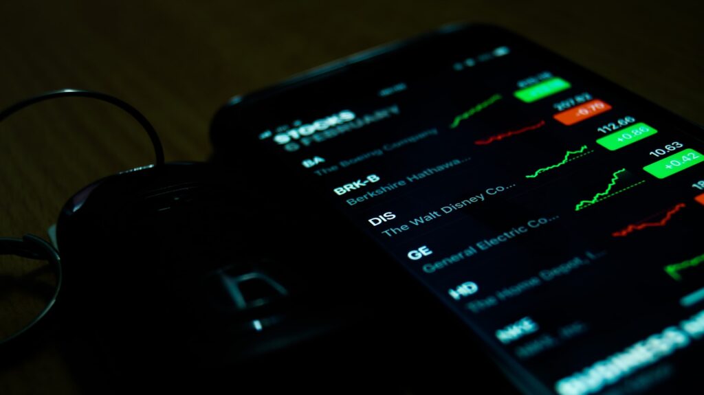 Growth Stocks vs Value Stocks: Which Makes You Richer in 2026? 2 smartphone on brown wooden surface, Growth Stocks vs Value Stocks